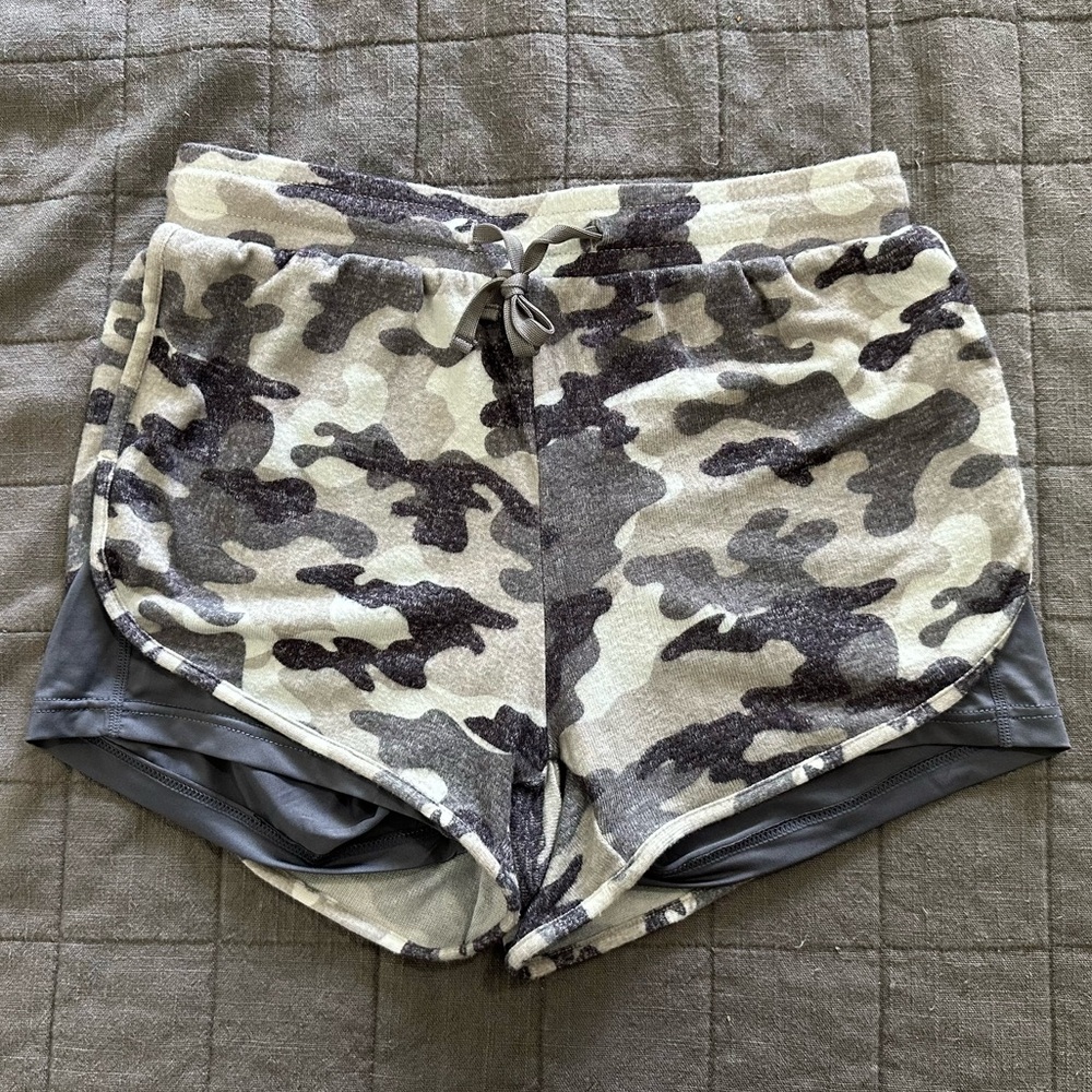 Zyia Gray Camo Lounge Boyfriend Sweat Shorts (NWOT)